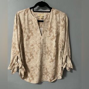 NWT MICHAEL Michael Kors abstract print v-neck beige blouse. Size Small